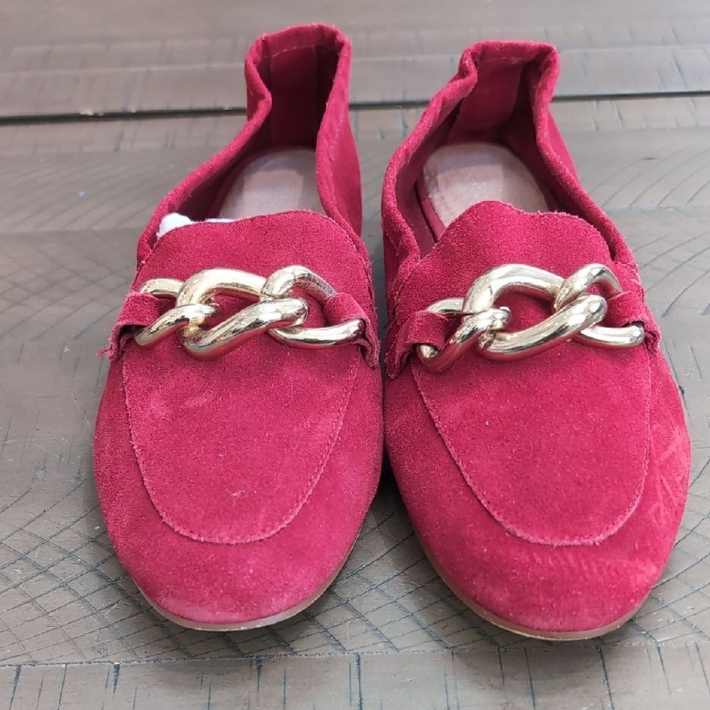 Ellos Poppy Red Suede Loafers with Gold Tone Chain Accent Sz 8